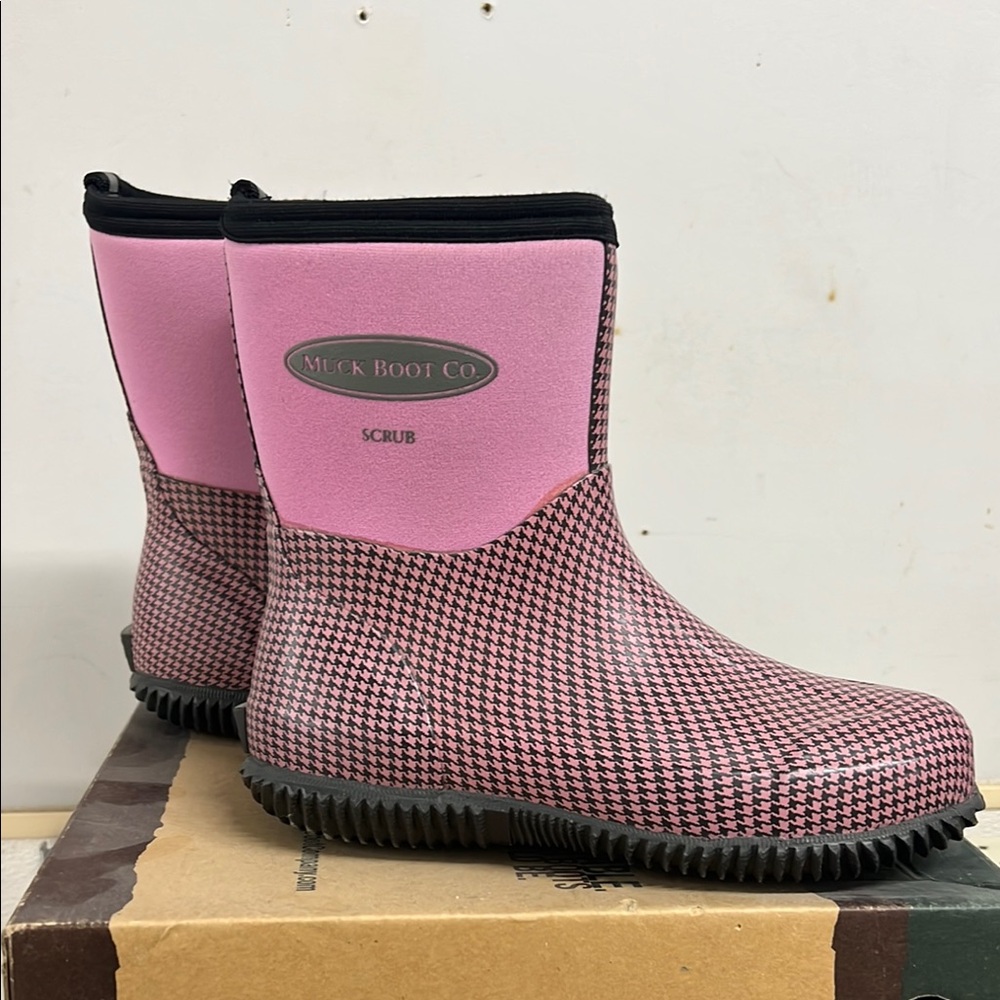 Muck Boot Co Pink Scrub Boots